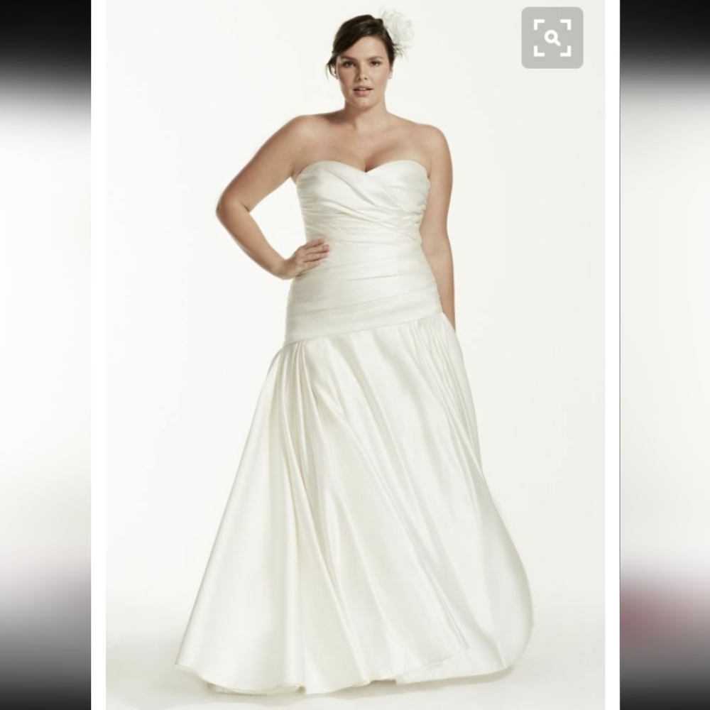 David's Bridal 9MB3651 Ivory Size 24W A-lined, Rouched Satin w/ Sweetheart Neck